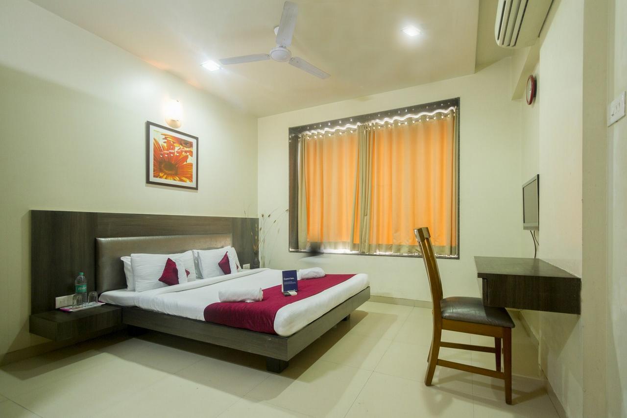 Rajdhani Pune Extérieur photo