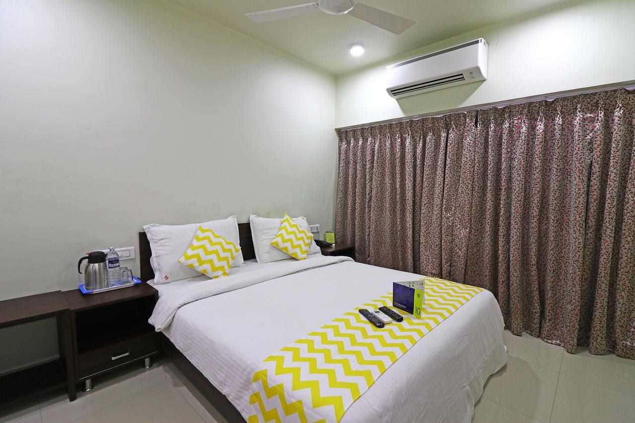 Rajdhani Pune Extérieur photo